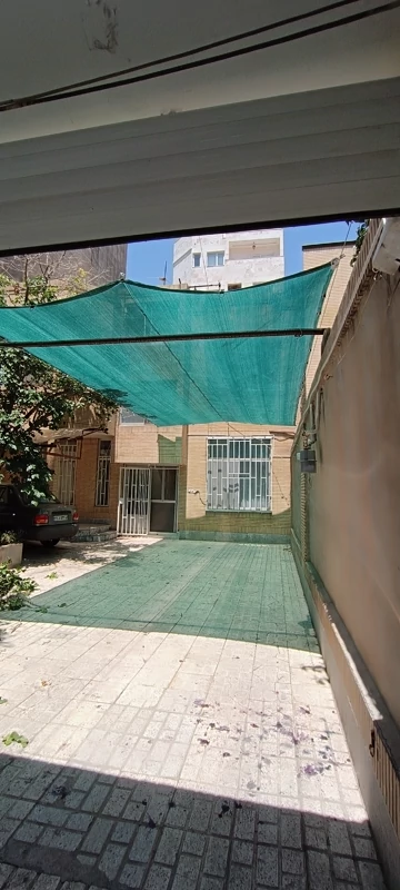 سایه بان سبز 80 درصد(ابعاد 3 در 2)دوردوزی شده و حلقه دار